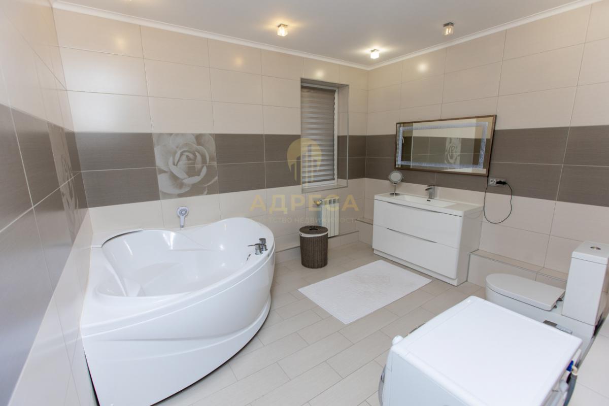 Продаётся просторный таунхаус в современном жилом комплексе &laquo;Крона&raquo;Предлагаем ст - Оренбург