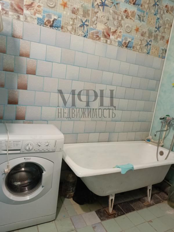 Продается в общежитии  1 комнатная квартира с большой просторной кухней, отдельным санузелом. - Орск