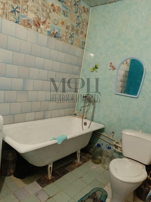 Продается в общежитии  1 комнатная квартира с большой просторной кухней, отдельным санузелом. - Орск