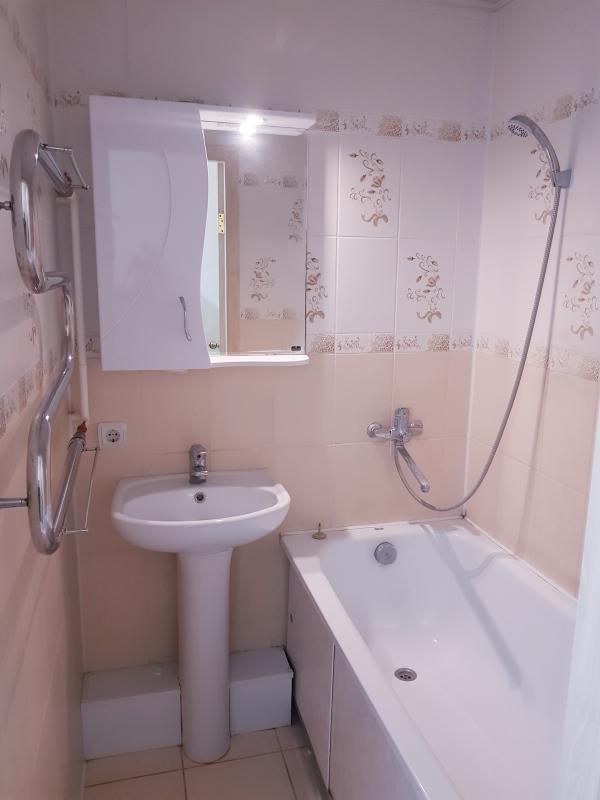 Продается ОТЛИЧНАЯ 2Х-КОМНАТНАЯ КВАРТИРА С ХОРОШИМ РЕМОНТОМ. 
-- Раздельные комнаты  с видом на две - Новотроицк