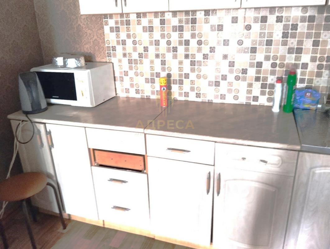 В комнате остается кухонный гарнитур, установлена раковина и вывод под стиральную машинку. - Оренбург