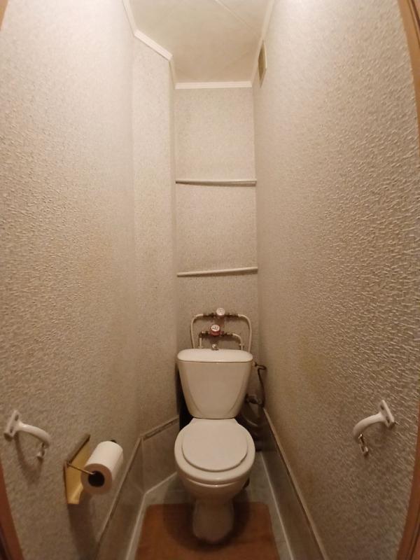 Продается 2-комнатная квартира с раздельными ходами ( распашонка)   по адресу: г. - Новотроицк