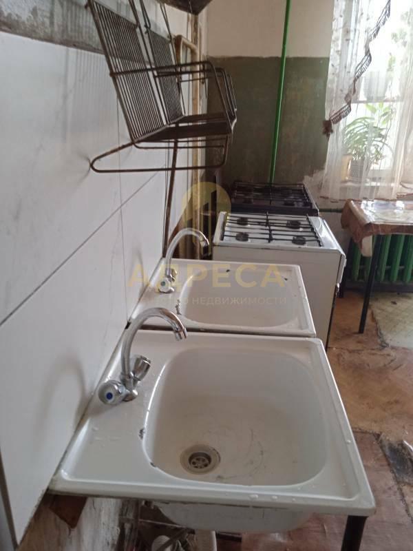 В комнате остается кухонный гарнитур, установлена раковина и вывод под стиральную машинку. - Оренбург