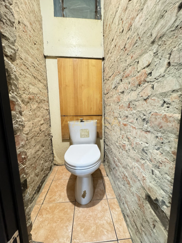 В продаже 2-комнатная квартира на 4 этаже пятиэтажного кирпичного дома , общей площадью 44,7 кв. - Оренбург