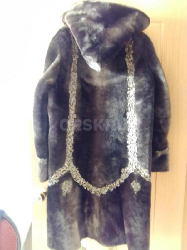 шуба мутон с капюшоном фабрика пятигорск красивая не ношана за 3ооотыс - Орск
