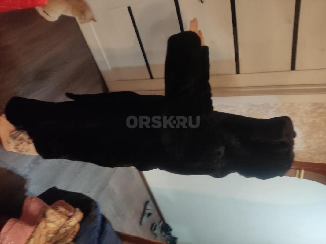 Продам новую мутоновую шубу с капюшоном тёмный цвет - Орск