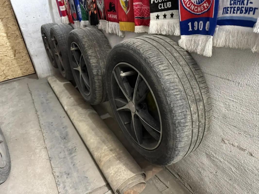 Продам подземный гараж в хорошем состоянии, имеется смотровая яма. - Новотроицк