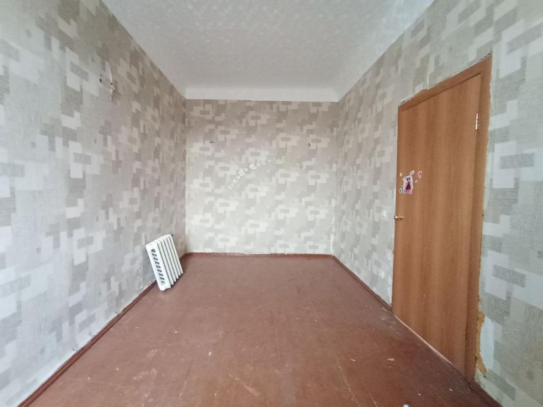 Продается большая 2-комнатная квартира  по адресу:  г. - Новотроицк