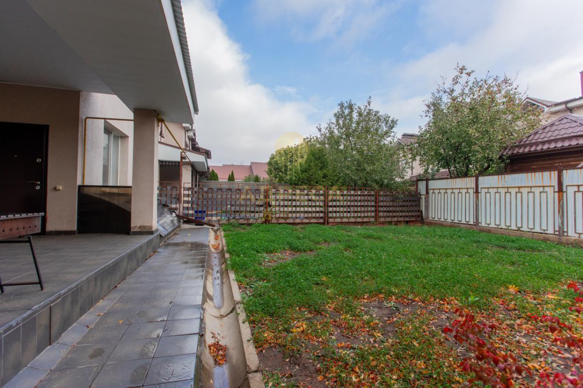 Продаётся просторный таунхаус в современном жилом комплексе &laquo;Крона&raquo;Предлагаем ст - Оренбург