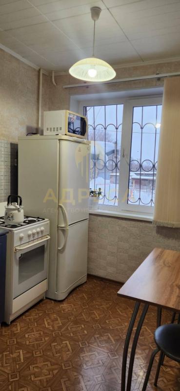 Продается трехкомнатная квартира!📍 Расположение: Удобный первый этаж, рядом школа, детские сады и ос - Оренбург