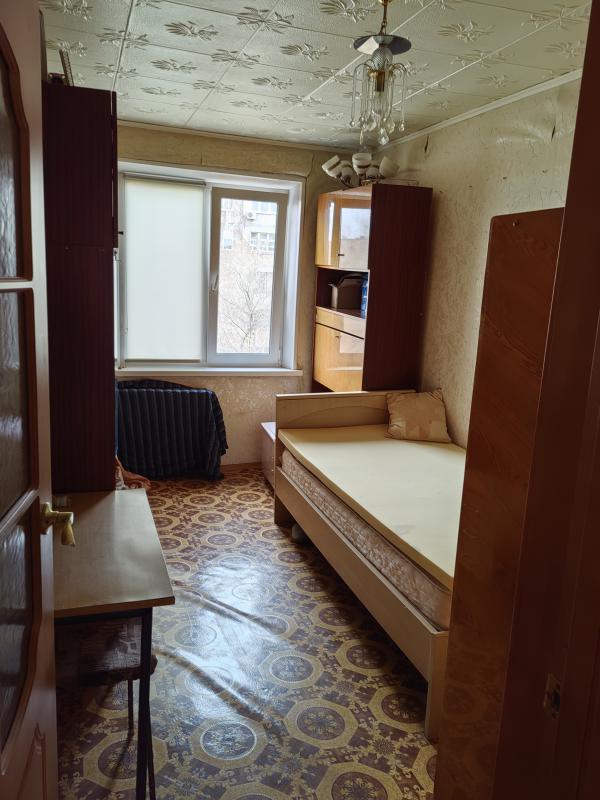 Светлая, очень тёплая квартира, комнаты все изолированные , большие, кухня 6м, балкон, есть мебель, - Новотроицк