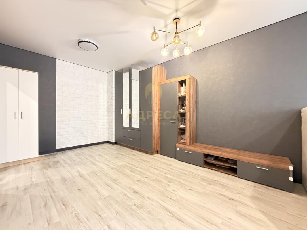 Продаётся тёплая, уютная квартира с удобной планировкой, общей площадью 50,4 кв. - Оренбург