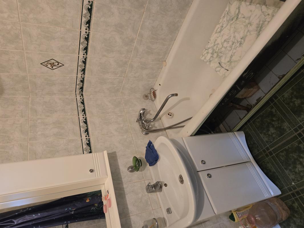 Продается 4х комнатная старого типа, с косметическим ремонтом. - Новотроицк