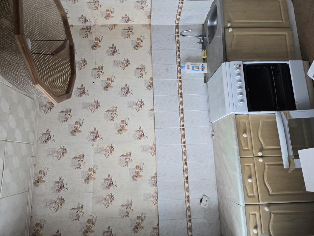 Продается 4х комнатная старого типа, с косметическим ремонтом. - Новотроицк