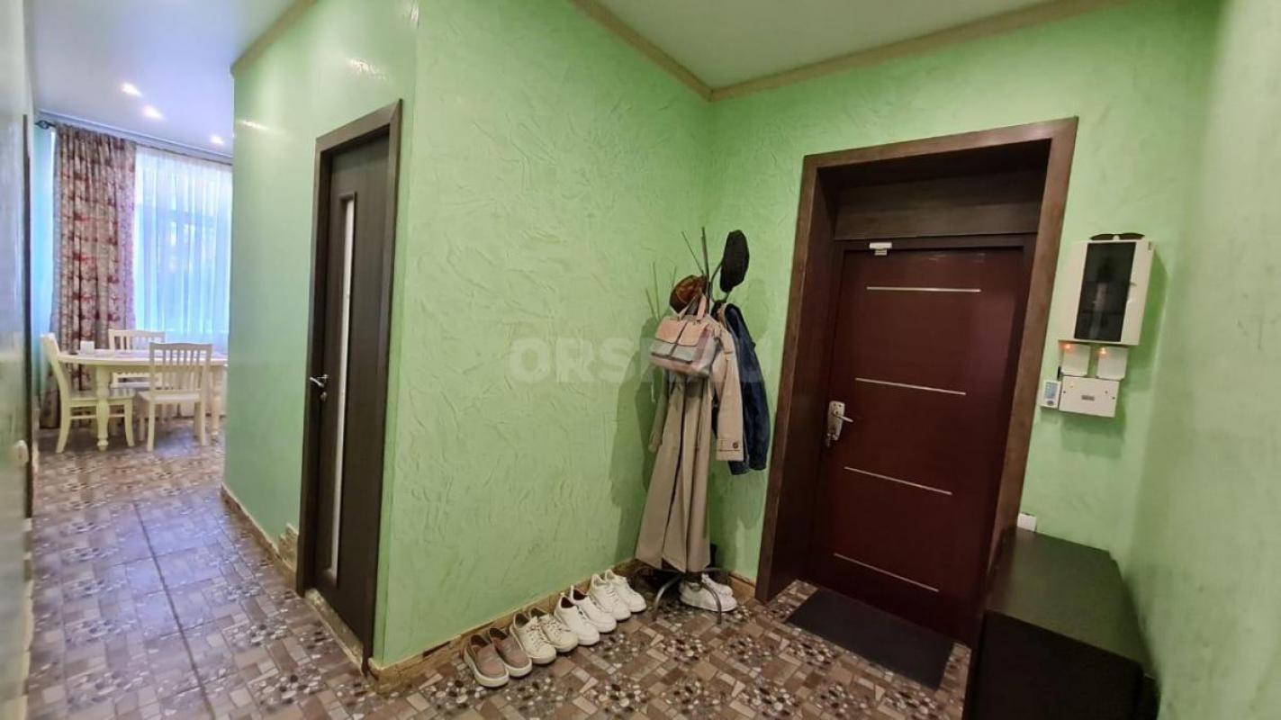 Абалденная 3-х комнатная квартира "Сталинской" постройки, с высокими потолками и п - Орск