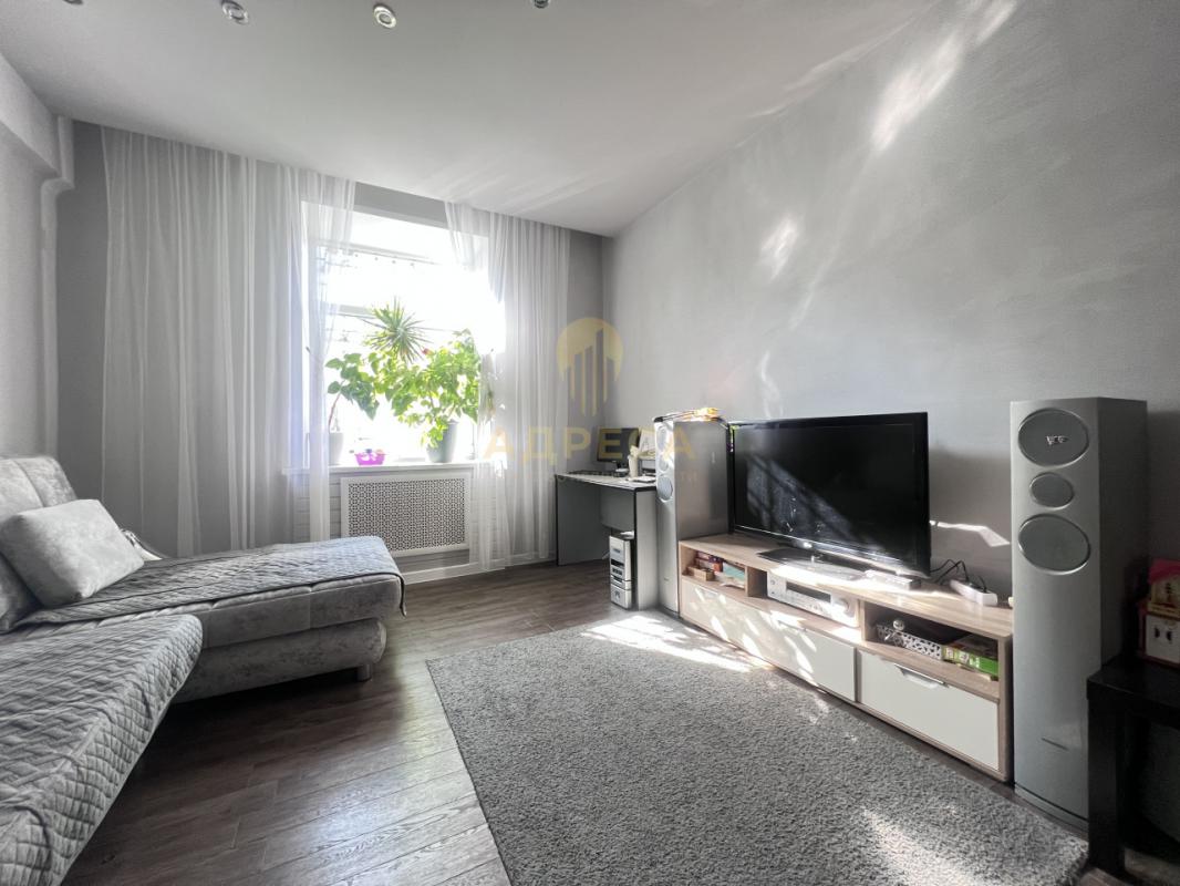 Продается шикарная СТАЛИНКА! 3-x комнатная квартира на 1-м этaже 4-х этажнoгo дoма! - Оренбург