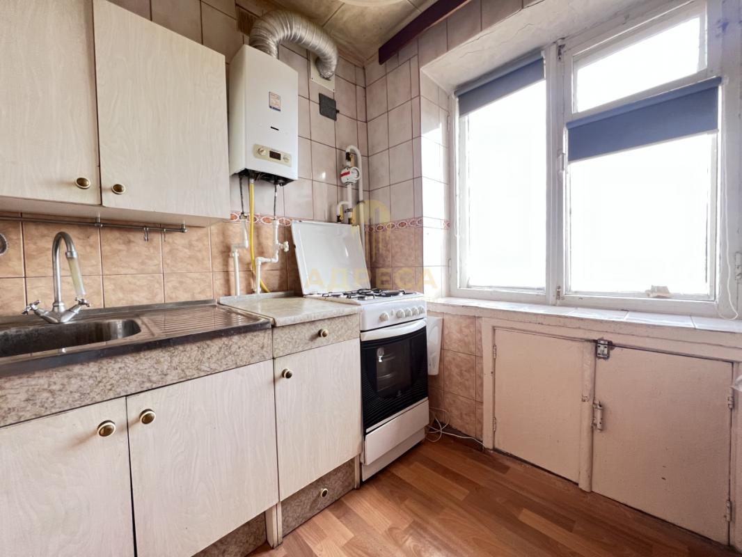 Продаётся тёплая, просторная 3 -х комнатная квартира на 5 этаже 5-ти этажного кирпичного  дома!!! - Оренбург