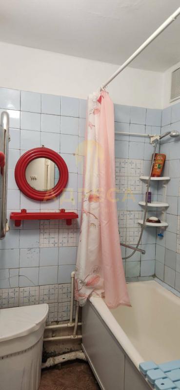 Продается трехкомнатная квартира!📍 Расположение: Удобный первый этаж, рядом школа, детские сады и ос - Оренбург