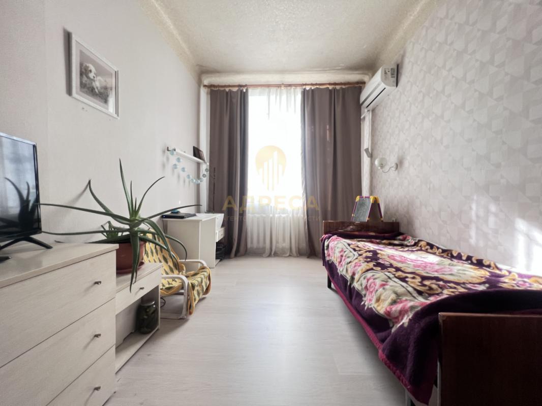 Продается шикарная СТАЛИНКА! 3-x комнатная квартира на 1-м этaже 4-х этажнoгo дoма! - Оренбург