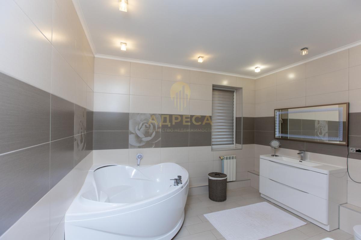 Продаётся просторный таунхаус в современном жилом комплексе &laquo;Крона&raquo;Предлагаем ст - Оренбург