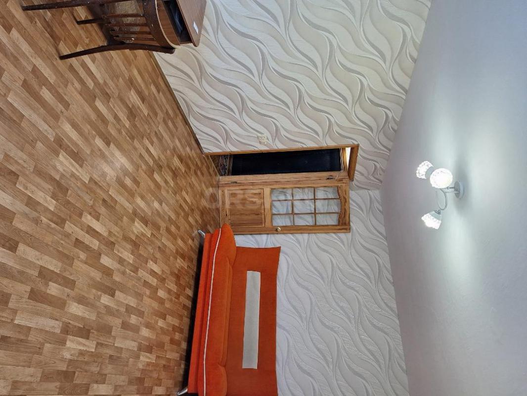 Сдам 1-ком/кв 4 этаж ,на длительный срок , район "Луч" , оплата 15000тыс.руб в мес - Орск