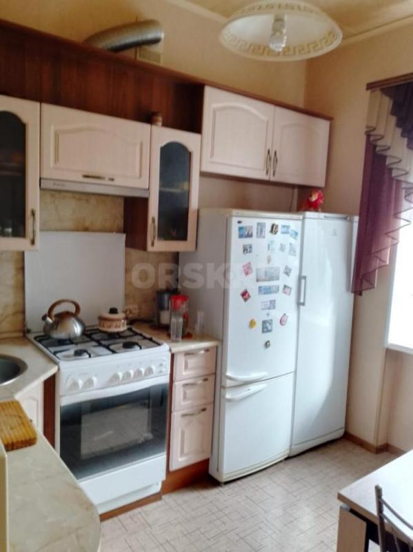 Продается 3-х комнатная квартира (старого типа) расположенная по адресу: г. - Орск