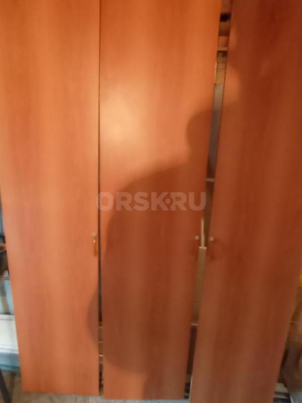 Продается встроенный шкаф без боковых стенок,высокий,добротный,дешево!!! 1.49 м. - Новотроицк