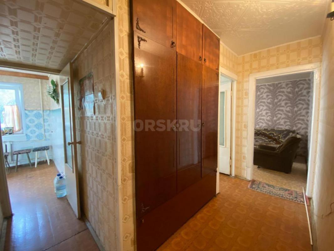 Продаётся уютная трёхкомнатная квартира на третьем этаже пятиэтажного панельного дома. - Орск