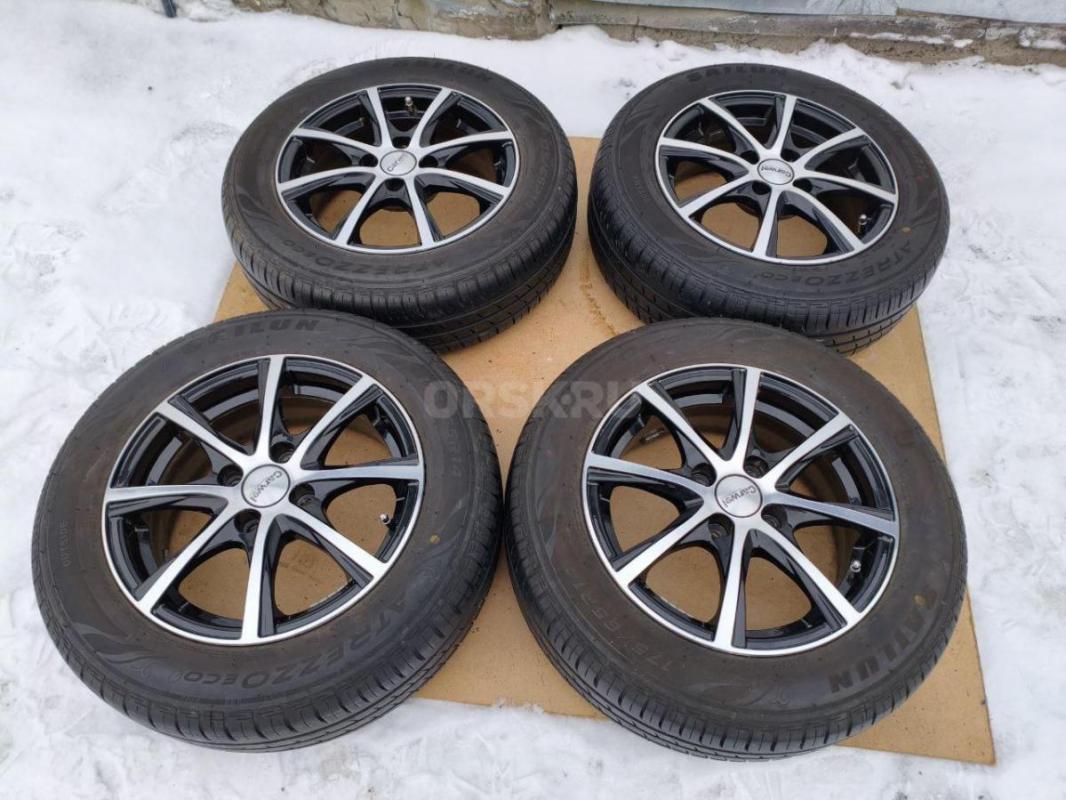 Продам комплект новой летней резине на новых литых дисках. - Орск