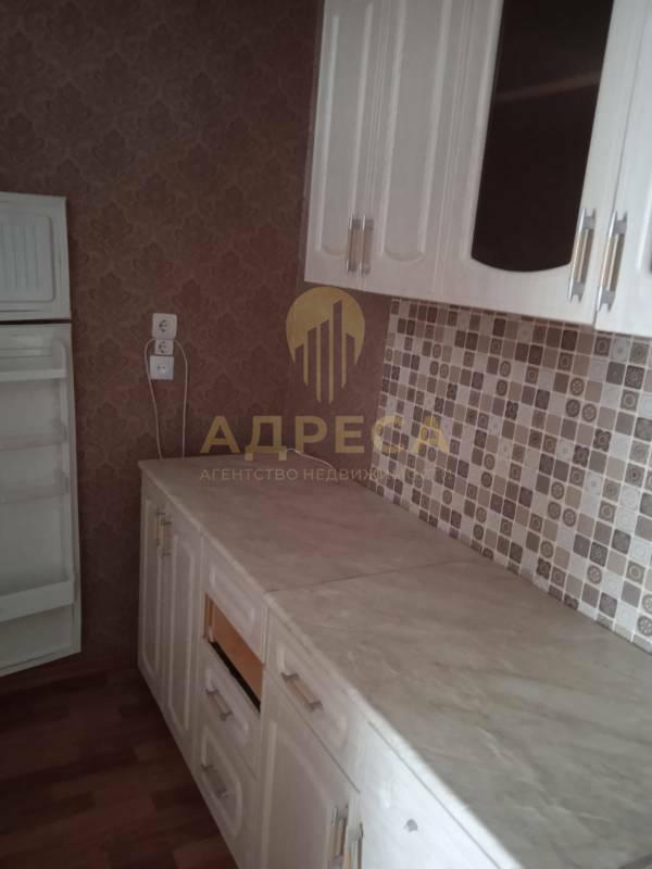 В комнате остается кухонный гарнитур, установлена раковина и вывод под стиральную машинку. - Оренбург