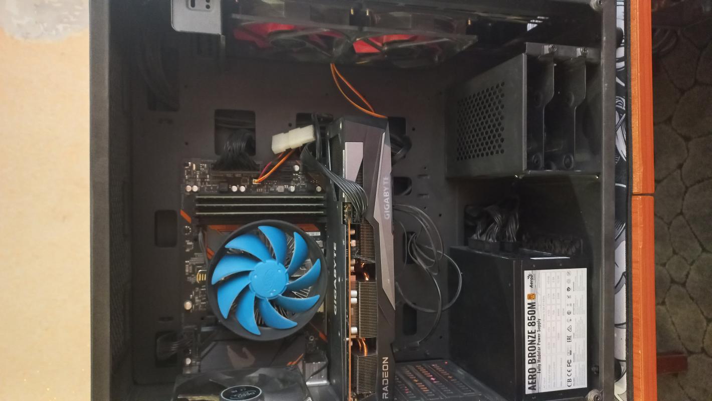 Собран для игр и работы на максимум:

Процессор Intel Core i5-9400F
Материнская плата Gigabyte B3 - Новотроицк