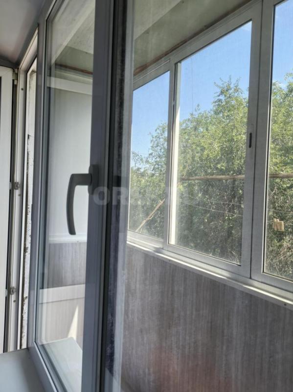 Квартира находится остановка Гагарина, школа садик в шаговой доступности, магазины, остановки, парк - Орск