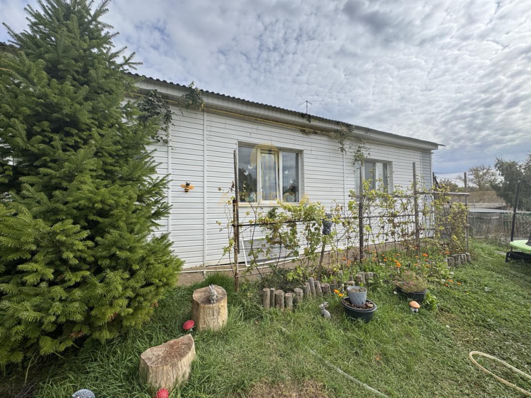 Продается уютный дом в живописной деревне 30 минут от города, окруженной зелеными полями и лесами, и - Оренбург