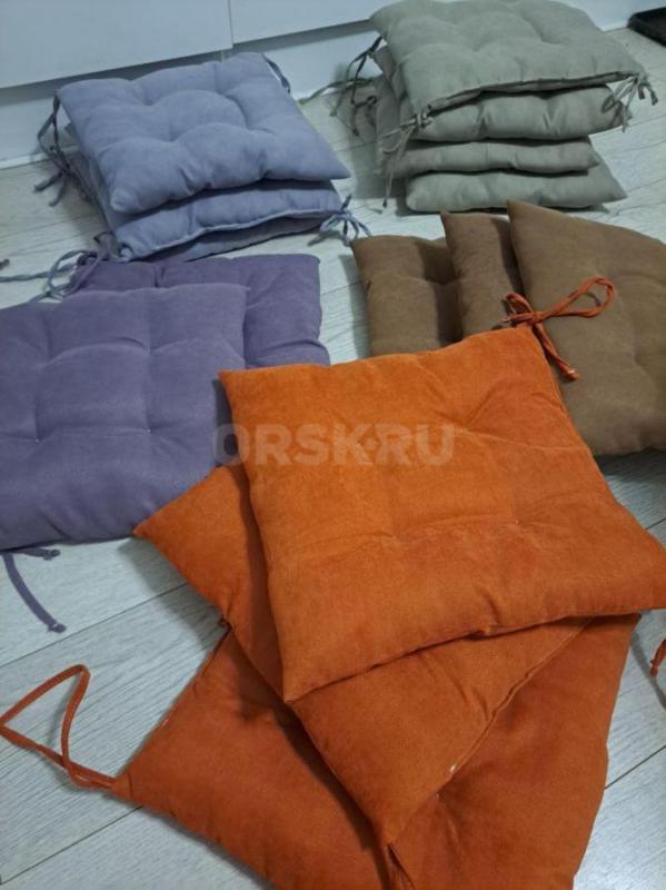 Продам подушки на стулья в отличном состоянии(новые практически),размером 40х40 см. - Орск