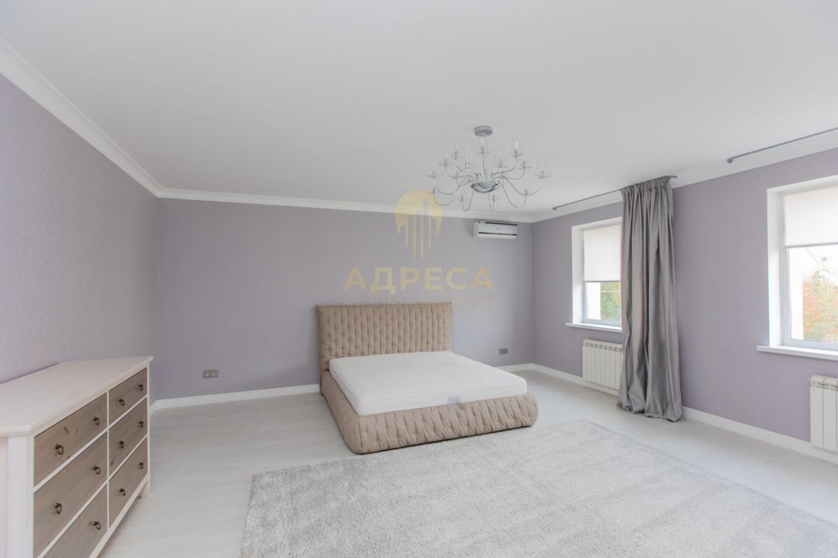 Продаётся просторный таунхаус в современном жилом комплексе &laquo;Крона&raquo;Предлагаем ст - Оренбург