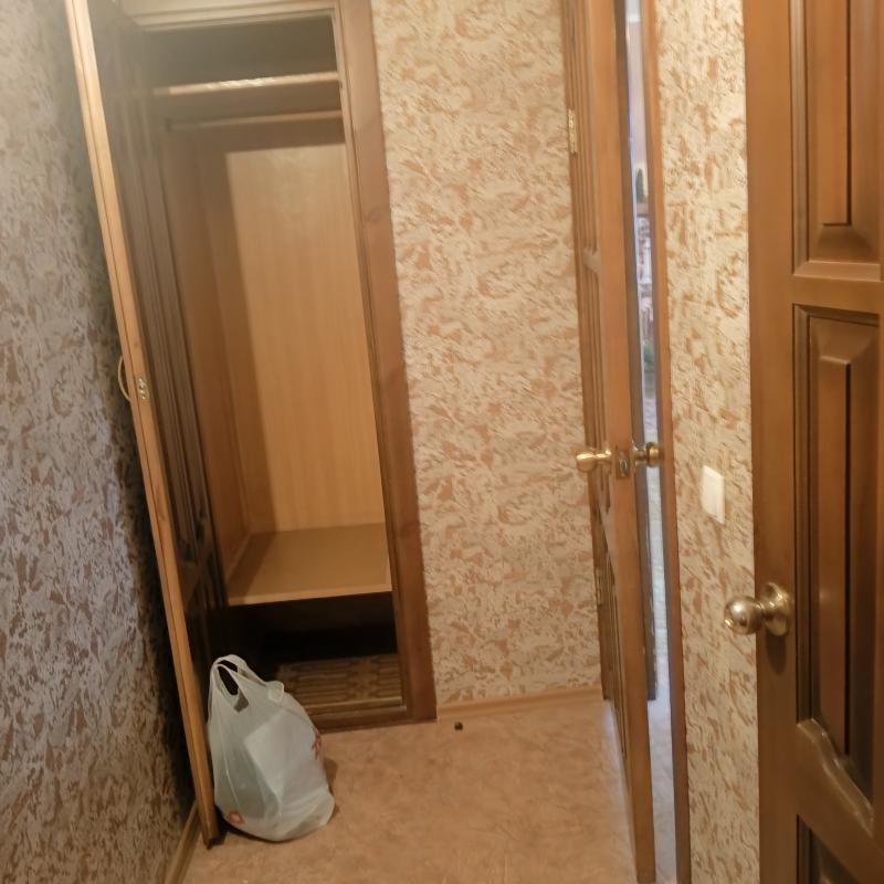 Сдам 1ую квартиру на длительный срок!с балконом,без мебели! - Новотроицк