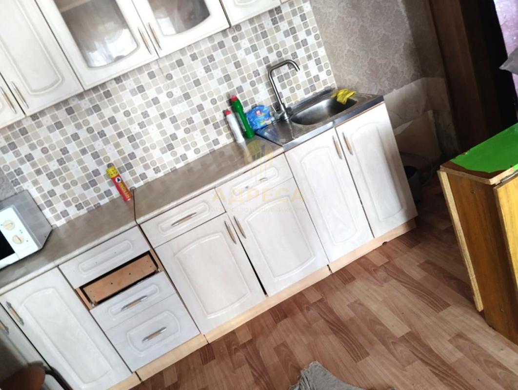 В комнате остается кухонный гарнитур, установлена раковина и вывод под стиральную машинку. - Оренбург