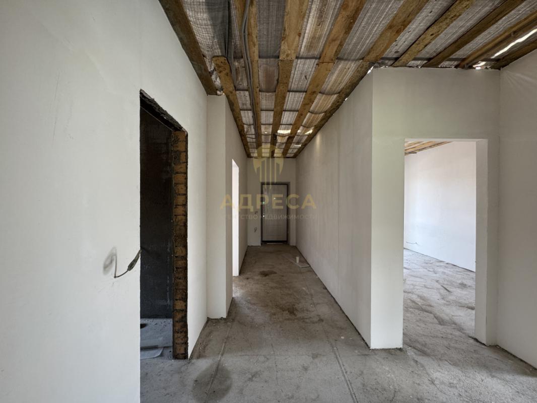 Предлaгaeм к продаже новый дoм с гаражом в мкр. - Оренбург