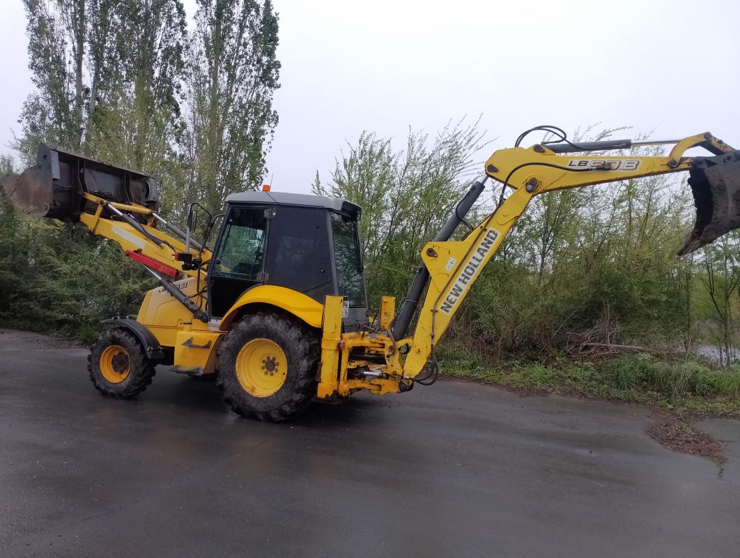 Услуги Экскаватора погрузчика, рытьё траншей, котлованов, уборка и вывоз мусора. - Гай