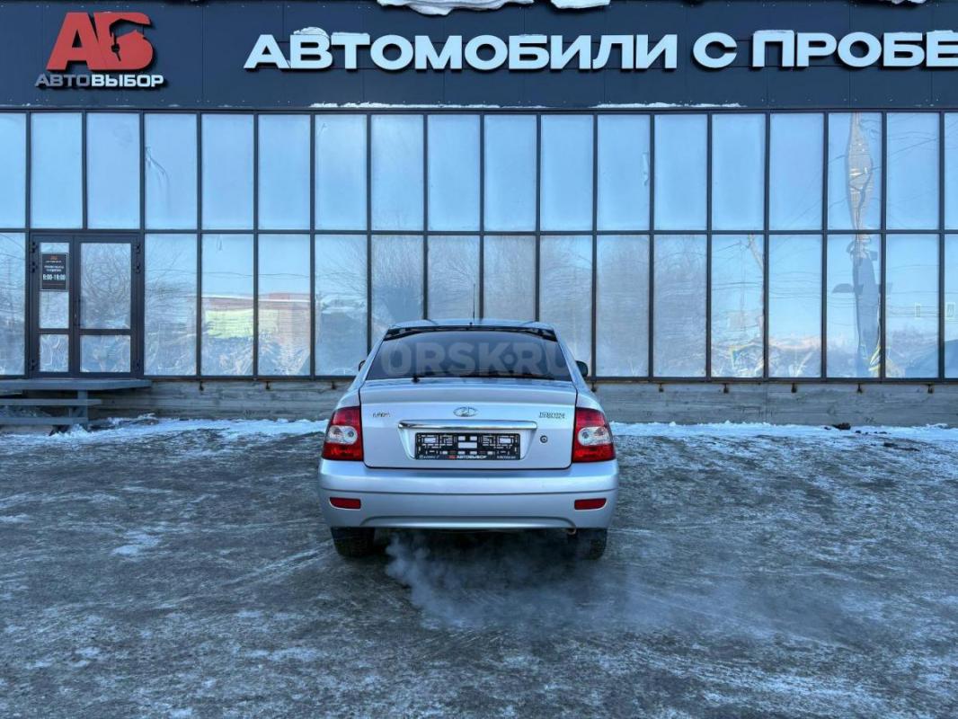 Двигатель 1.6 МТ (98 л. с.)
 Климат-контроль
 ГУР
 Подушка безопасности
 Юридически чист
 Полны - Орск