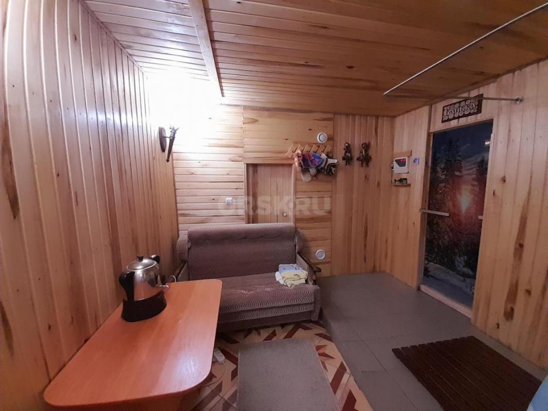 Продам дом в тихом районе рядом с центром города. - Орск