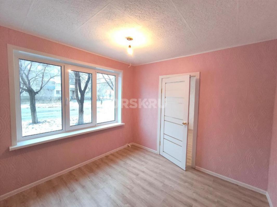 Предлагается к приобретению уютная двухкомнатная квартира общей площадью 40 квадратных метров, распо - Орск