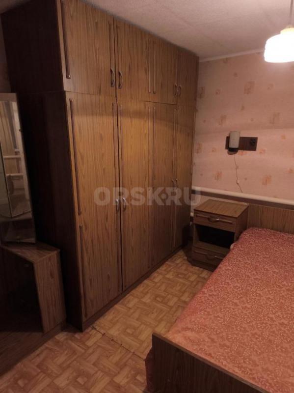 Продам спальный гарнитур цвет орех. - Орск