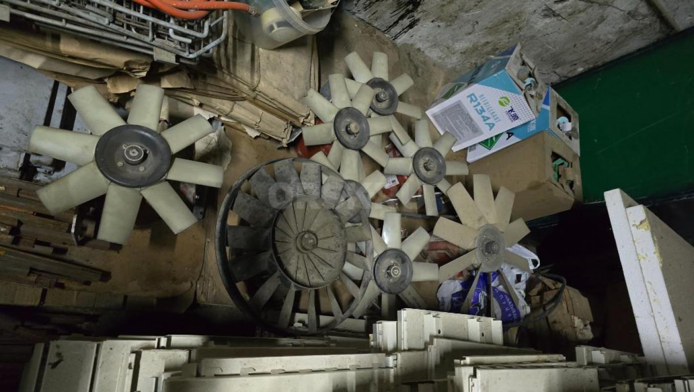 Продам стеллажи, холодильный установки(для авто на 27м3,вентиляторы внутренние термокинг(рефконтейне - Орск