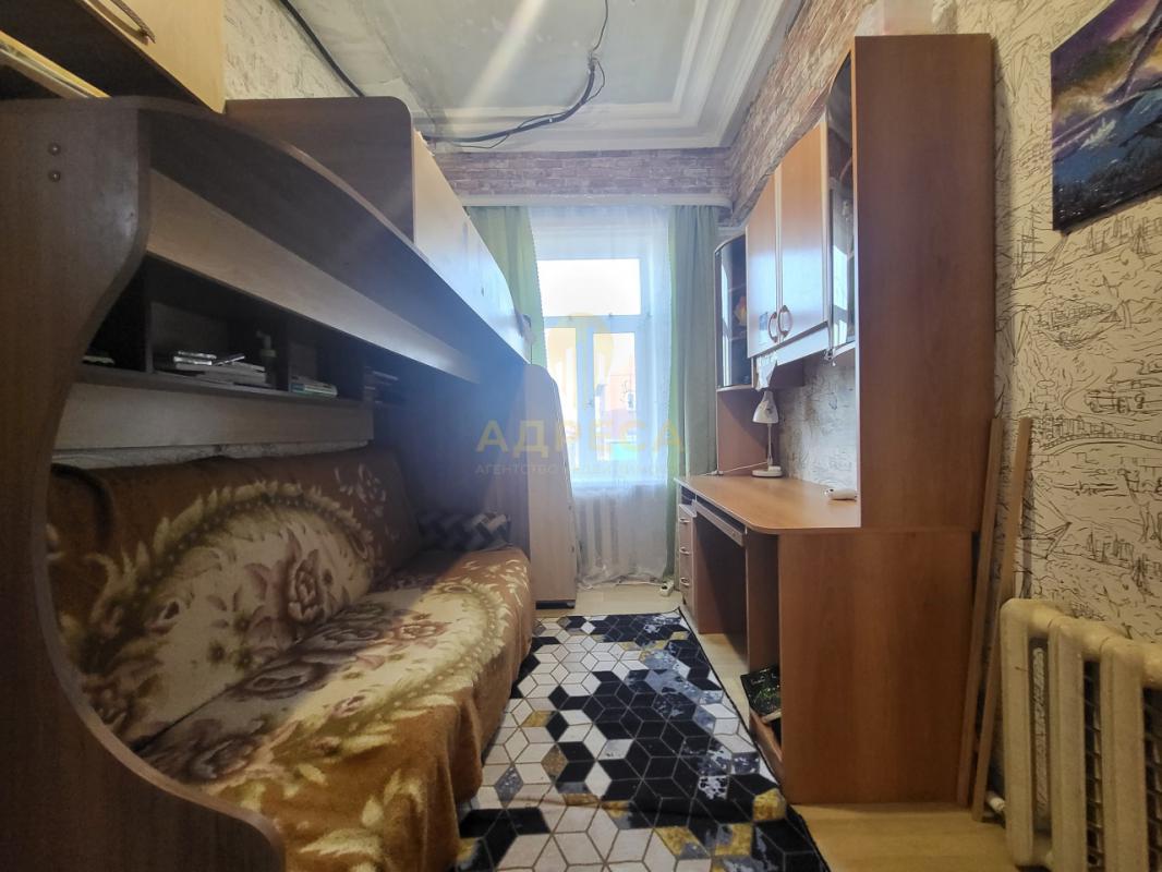 Продается 2 комнатная квартира в самом центре города, на 2 этаже 2-х этажного бревенчатого дома! - Оренбург