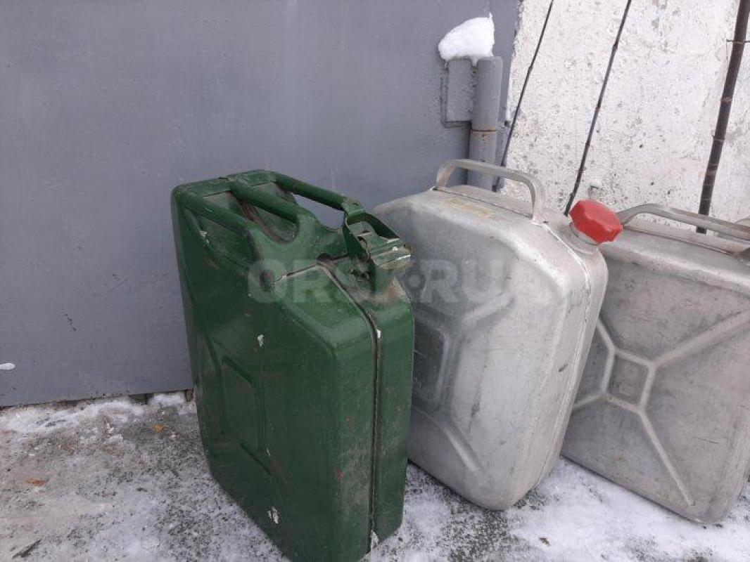 Продам канистры 20л алюминиевые - 3шт, 20л металл. - 1шт. - Орск