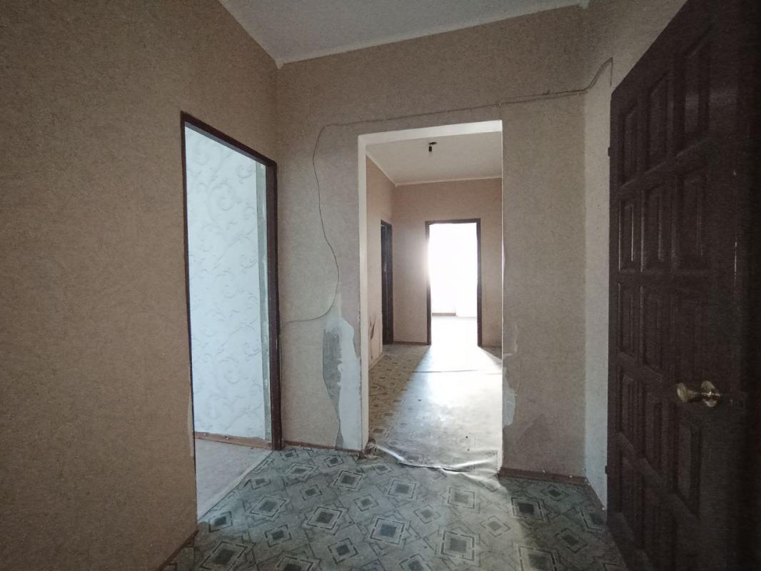 Продается большая 3-комнатная квартира  по адресу:  г. - Новотроицк