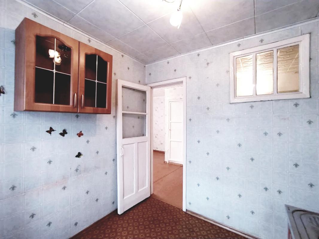 ПРОДАЁТСЯ 1 - КОМНАТНАЯ КВАРТИРА, НА 4 ЭТАЖЕ 5-ТИ ЭТАЖНОГО КИРПИЧНОГО ДОМА. - Новотроицк