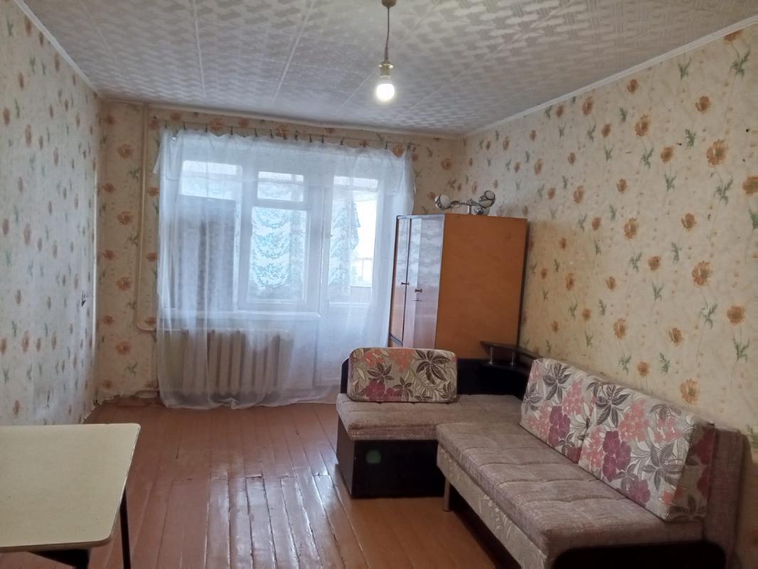 Квартира светлая тёплая без ремонта соседи спокойные двор после ремонта  рядом почта садик гимназия - Новотроицк