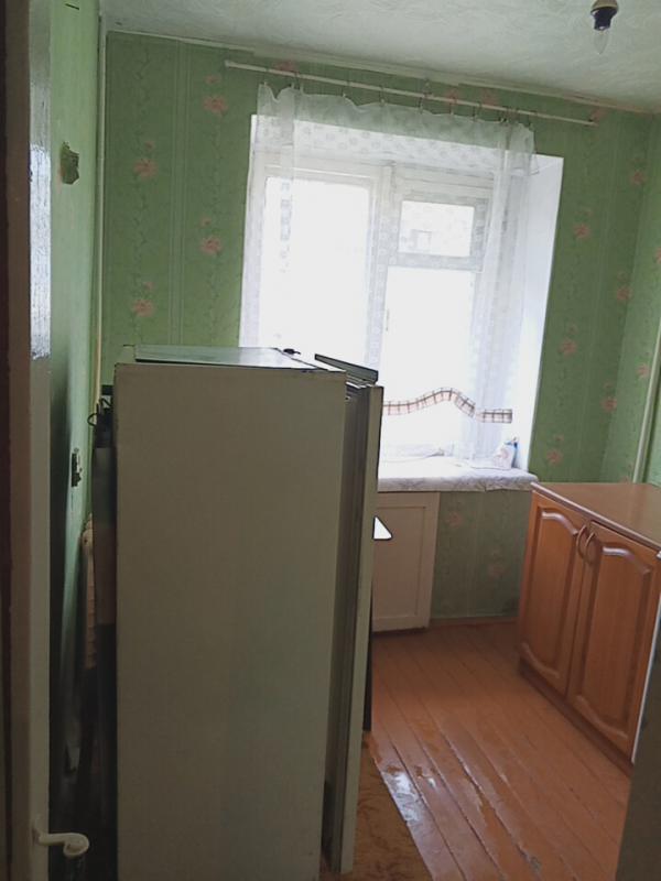 Квартира светлая тёплая без ремонта соседи спокойные двор после ремонта  рядом почта садик гимназия - Новотроицк